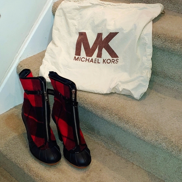 DKNY & Michael KORS Plaid Coat & Boots Set - Picture 4 of 8